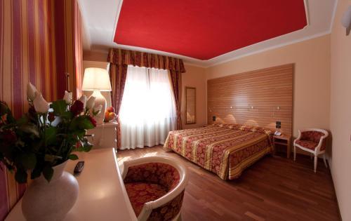 Hotel Cles Exterior foto
