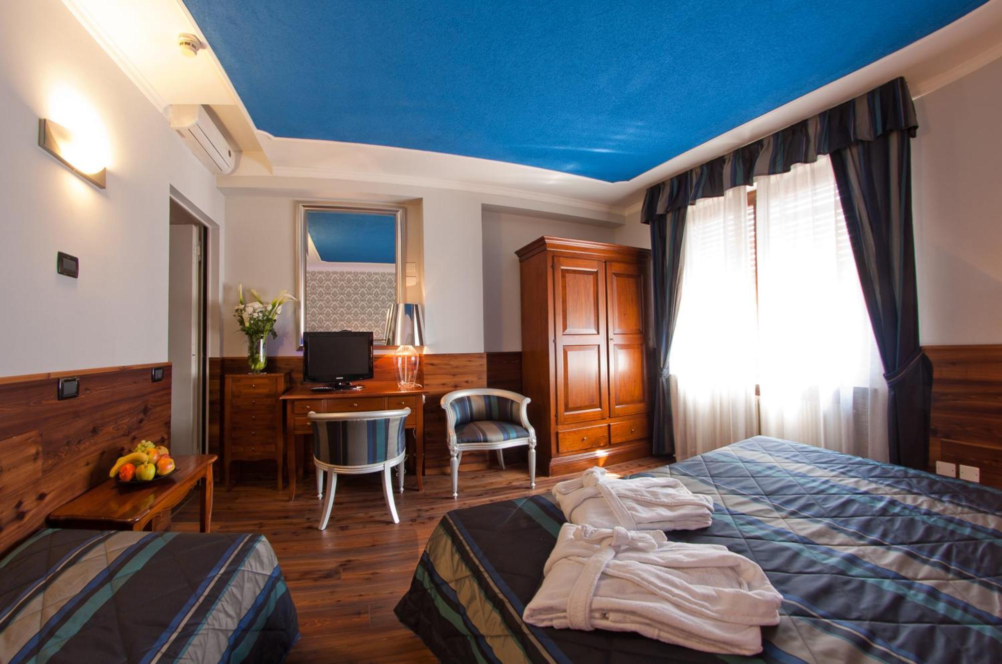 Hotel Cles Habitación foto