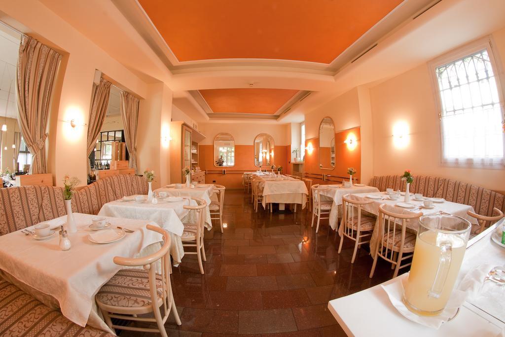 Hotel Cles Exterior foto